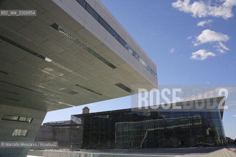 Marseille-Provence 2013 (Marseille European capital of culture in 2013).  In the foreground Villa Méditerranée (a space dedicated to cultural and artistic exchanges between Mediterranean countries) by architect Stefano Boeri and in the background the MUCEM (National Museum of European and Mediterranean Civilizations) by architect Rudy Ricciotti: two new sites built for the event / Marseille-Provence 2013 (Marsiglia capitale europea della cultura nel 2013). In primo piano Villa Méditerranée (spazio dedicato agli scambi culturali e artistici tra i popoli del Mediterraneo) dellarchitetto Stefano Boeri e sullo sfondo il MUCEM (Museo nazionale delle civiltà dellEuropa e del Mediterraneo) dellarchitetto Rudy Ricciotti: due nuovi luoghi progettati in occasione dellevento - ©Marcello Mencarini/Rosebud2