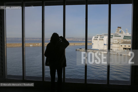 Marseille-Provence 2013 (Marseille European capital of culture in 2013). View on the harbor from the interior of the J1 Hangar, a new space for exhibitions and cultural events near Place de la Joliette / Marseille-Provence 2013 (Marsiglia capitale europea della cultura nel 2013). Vista sul porto dallinterno dellhangar J1, un nuovo spazio espositivo destinato a ospitare mostre ed eventi culturali, vicino a place de la Joliette - ©Marcello Mencarini/Rosebud2