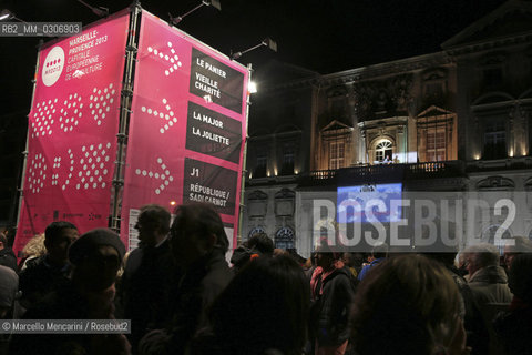 Marseille-Provence 2013 (Marseille European capital of culture in 2013). January 12, Opening Celebration: crowd in front of the City Hall at the Old Port / Marseille-Provence 2013 (Marsiglia capitale europea della cultura nel 2013). 12 gennaio, cerimonia di apertura: folla davanti al Municipio nel Vecchio porto - ©Marcello Mencarini/Rosebud2