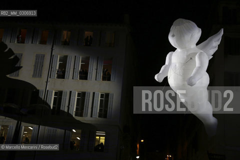 Marseille-Provence 2013 (Marseille European capital of culture in 2013). January 12, Opening Celebration: aerial circus show by the Cie Studios de Cirque / Marseille-Provence 2013 (Marsiglia capitale europea della cultura nel 2013). 12 gennaio: Cerimonia di apertura: spettacolo di circo aereo della Cie Studios de Cirque - ©Marcello Mencarini/Rosebud2