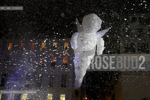 Marseille-Provence 2013 (Marseille European capital of culture in 2013). January 12, Opening Celebration: aerial circus show by the Cie Studios de Cirque / Marseille-Provence 2013 (Marsiglia capitale europea della cultura nel 2013). 12 gennaio: Cerimonia di apertura: spettacolo di circo aereo della Cie Studios de Cirque - ©Marcello Mencarini/Rosebud2