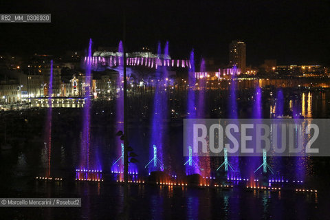 Marseille-Provence 2013 (Marseille European capital of culture in 2013). January 12, Opening Celebration: Espelida Lacydon, an installation by Crystal Group. The water of the Old Port springs in illuminated and colored jets / Marseille-Provence 2013 (Marsiglia capitale europea della cultura nel 2013). 12 gennaio, Cerimonia di apertura: Espelida Lacydon, uninstallazione del Crystal Group. Lacqua del Vecchio porto zampilla in getti colorati e illuminati  - ©Marcello Mencarini/Rosebud2