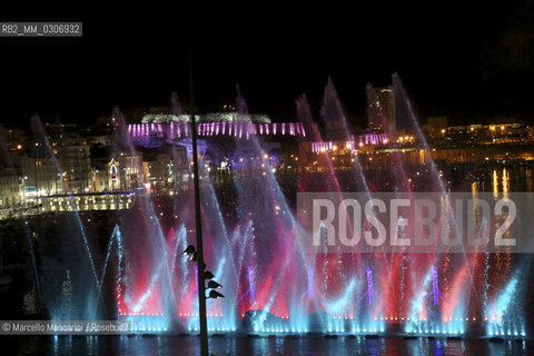 Marseille-Provence 2013 (Marseille European capital of culture in 2013). January 12, Opening Celebration: Espelida Lacydon, an installation by Crystal Group. The water of the Old Port springs in illuminated and colored jets / Marseille-Provence 2013 (Marsiglia capitale europea della cultura nel 2013). 12 gennaio, Cerimonia di apertura: Espelida Lacydon, uninstallazione del Crystal Group. Lacqua del Vecchio porto zampilla in getti colorati e illuminati  - ©Marcello Mencarini/Rosebud2