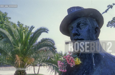 Torre del lago (Lucca), 1989. Monument to Italian composer Giacomo Puccini that lived here from 1900 to 1921 / Torre del Lago (Lucca), 1989. Monumento al compositore Giacomo Puccini che qui visse dal 1900 al 1921 - ©Marcello Mencarini/Rosebud2