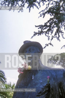 Torre del lago (Lucca), 1989. Monument to Italian composer Giacomo Puccini that lived here from 1900 to 1921 / Torre del Lago (Lucca), 1989. Monumento al compositore Giacomo Puccini che qui visse dal 1900 al 1921 - ©Marcello Mencarini/Rosebud2