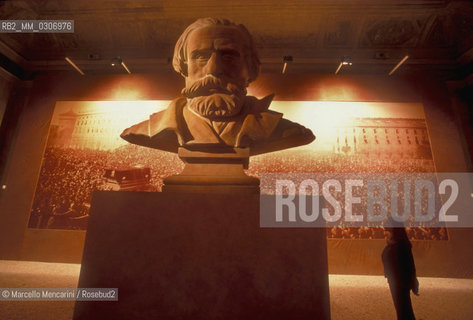 Milan, 2000. Exhibition on Giuseppe Verdi at Palazzo Reale. Bust of the composer / Milano, 2000. Mostra su Giuseppe Verdi a Palazzo Reale. Busto del compositore - ©Marcello Mencarini/Rosebud2