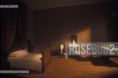 Milan, 2000. Exhibition about Giuseppe Verdi at Palazzo Reale. Reconstruction of Verdis room at the Grand Hotel et de Milan / Milano, 2000. Mostra su Giuseppe Verdi a Palazzo Reale, Ricostruzione della stanza di Verdi al Grand Hotel et de Milan - ©Marcello Mencarini/Rosebud2