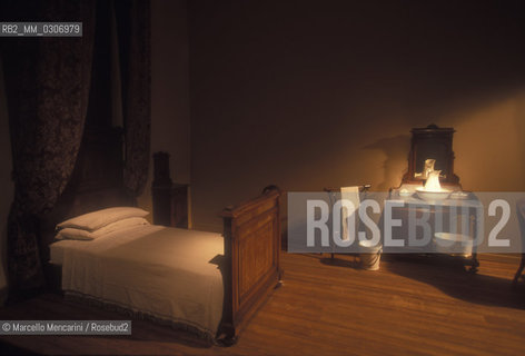 Milan, 2000. Exhibition about Giuseppe Verdi at Palazzo Reale. Reconstruction of Verdis room at the Grand Hotel et de Milan / Milano, 2000. Mostra su Giuseppe Verdi a Palazzo Reale, Ricostruzione della stanza di Verdi al Grand Hotel et de Milan - ©Marcello Mencarini/Rosebud2