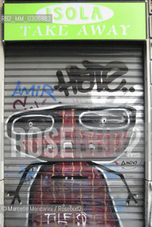 Milan, September 2008. Graffiti on a shop roller shutter in the Isola district / Milano, settembre 2008. Graffiti sulla serranda di un negozio nel quartiere Isola - ©Marcello Mencarini/Rosebud2