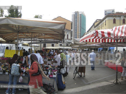 Milan, September 2008. Saturday market in the Isola district / Milano, settembre 2008. Mercato del sabato nel quartiere Isola - ©Marcello Mencarini/Rosebud2