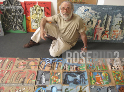 Milan, Isola district, June 2009. Painter Francesco Magli in his studio located in the building Stecca degli Artigiani that will be demolished to build the new constructions of the urban renewal plan Progetto Porta Nuova (Porta Nuova Project) / Milano, quartiere Isola, giugno 2009. Il pittore Francesco Magli nel suo studio che si trova nelledificio della Stecca degli artigiani che sarà abbattuto per costruire i nuovi edifici previsti dal piano di riqualificazione urbana Progetto Porta Nuova - ©Marcello Mencarini/Rosebud2