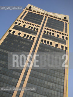 Milan, February 2008. Buildings of State Railways Administration on Cavalcavia Bussa, designed by Laura Lazzari and Giancarlo Perrotta architects / Milano, febbraio 2008. Le Torri FS Garibaldi sul Cavalcavia Bussa. Sorte negli anni ottanta e novanta (la prima nel 1985 la seconda nel 1994) per le Ferrovie dello Stato, sono state progettate dagli architetti Laura Lazzari e Giancarlo Perrotta - ©Marcello Mencarini/Rosebud2