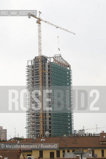 Milan, September 2008. Renovation of one of the FS skyscrapers (State Railways headquarters) on cavalcavia Bussa / Milano, settembre 2008. Ristrutturazione di uno dei grattacieli FS sul cavalcavia Bussa - ©Marcello Mencarini/Rosebud2