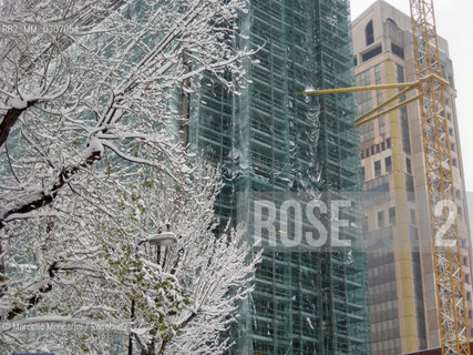 Milan, January 2009. Renovation of one of the FS Skyscrapers (State Railways headquarters) on cavalcavia Bussa / Milano, gennaio 2009. Ristrutturazione di uno dei grattacieli FS sul cavalcavia Bussa - ©Marcello Mencarini/Rosebud2