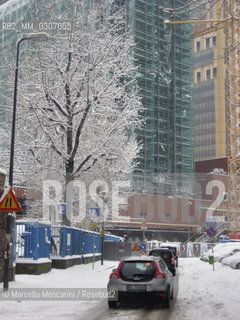 Milan, January 2009. Renovation of one of the FS Skyscrapers (State Railways headquarters) on cavalcavia Bussa / Milano, gennaio 2009. Ristrutturazione di uno dei grattacieli FS sul cavalcavia Bussa - ©Marcello Mencarini/Rosebud2