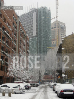 Milan, January 2009. Renovation of one of the FS Skyscrapers (State Railways headquarters) on cavalcavia Bussa / Milano, gennaio 2009. Ristrutturazione di uno dei grattacieli FS sul cavalcavia Bussa - ©Marcello Mencarini/Rosebud2