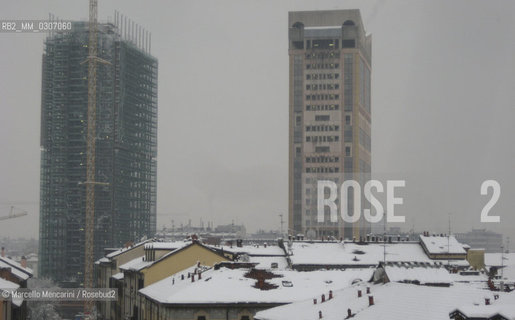 Milan, January 2009. FS Skyscrapers (State Railways headquarters) on cavalcavia Bussa / Milano, gennaio 2009. I grattacieli FS sul cavalcavia Bussa - ©Marcello Mencarini/Rosebud2
