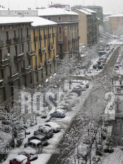 Milan, January 2009. Via Borsieri, in the Isola district, after a snowfall / Milano, gennaio 2009. Via Borsieri, nel quartiere Isola, dopo una nevicata - ©Marcello Mencarini/Rosebud2