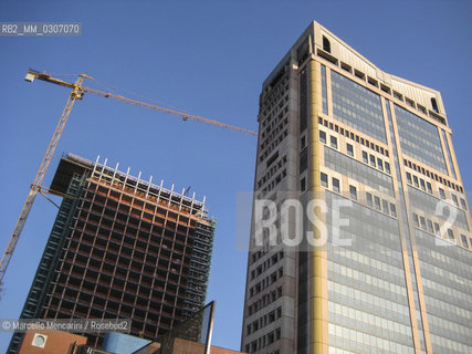 Milan, April 2009. Renovation of one of the FS skyscrapers (State Railways headquarters) on cavalcavia Bussa / Milano, aprile 2009. Ristrutturazione di uno dei grattacieli FS sul cavalcavia Bussa - ©Marcello Mencarini/Rosebud2