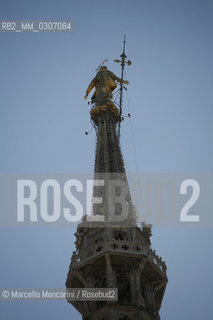 Statue of the Virgin Mary called la Madonnina on the main spire of the Milan Cathedral (August 2008) / Statua della Madonnina sulla guglia maggiore del duomo di Milano (agosto 2008) - ©Marcello Mencarini/Rosebud2