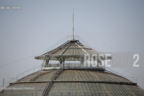 Milan, September 2008. Outer side of the dome in the Galleria Vittorio Emanuele II / Milano, settembre 2008. Esterno della cupola della Galleria Vittorio Emanuele II - ©Marcello Mencarini/Rosebud2