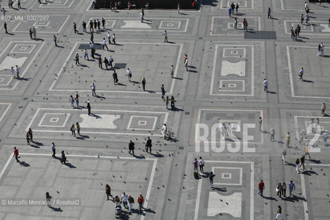Milan, September 2008. Piazza del Duomo (Cathedral Square) / Milano, settembre 2008. Piazza del Duomo - ©Marcello Mencarini/Rosebud2