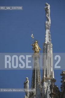 Recently restored statue of the Virgin Mary called la Madonnina on the main spire of the Milan Cathedral (August 2008) / Statua appena restaurata della Madonnina sulla guglia maggiore del duomo di Milano (agosto 2008) - ©Marcello Mencarini/Rosebud2