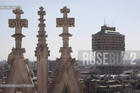 Milan, 2008. Spiers of the Duomo and Torre Velasca / Milano, 2008. Guglie del Duomo e Torre Velasca - ©Marcello Mencarini/Rosebud2