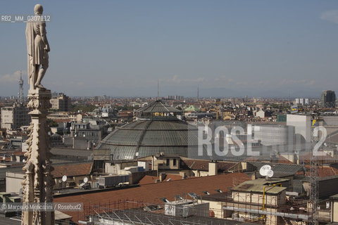 Milan, September 2008. Outer side of the dome in the Galleria Vittorio Emanuele II view from the Cathedral roof/ Milano, settembre 2008. Esterno della cupola della Galleria Vittorio Emanuele II vista dal tetto del Duomo - ©Marcello Mencarini/Rosebud2
