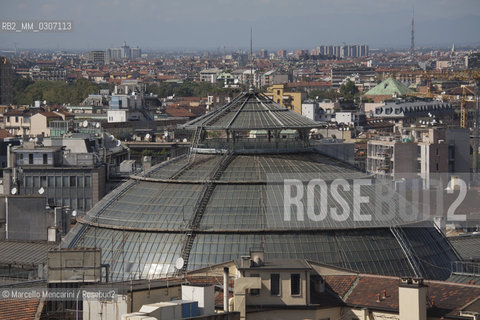 Milan, September 2008. Outer side of the dome in the Galleria Vittorio Emanuele II view from the Cathedral roof/ Milano, settembre 2008. Esterno della cupola della Galleria Vittorio Emanuele II vista dal tetto del Duomo - ©Marcello Mencarini/Rosebud2
