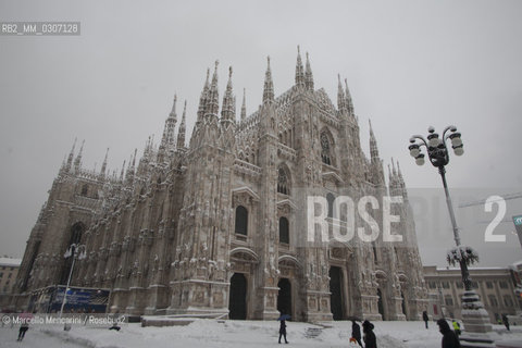 Milan, January 2009. Facade of the Milan Cathedral after a snowfall / Milano, gennaio 2009. Facciata del Duomo di Milano dopo una nevicata - ©Marcello Mencarini/Rosebud2