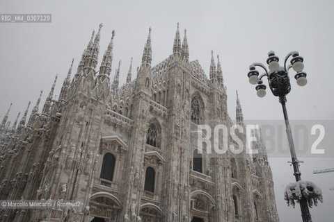 Milan, January 2009. Facade of the Milan Cathedral after a snowfall / Milano, gennaio 2009. Facciata del Duomo di Milano dopo una nevicata - ©Marcello Mencarini/Rosebud2