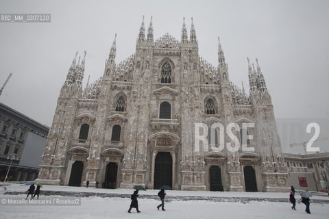 Milan, January 2009. Facade of the Milan Cathedral after a snowfall / Milano, gennaio 2009. Facciata del Duomo di Milano dopo una nevicata - ©Marcello Mencarini/Rosebud2