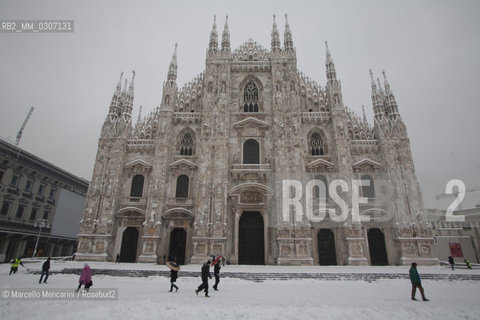 Milan, January 2009. Facade of the Milan Cathedral after a snowfall / Milano, gennaio 2009. Facciata del Duomo di Milano dopo una nevicata - ©Marcello Mencarini/Rosebud2