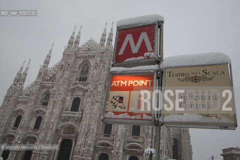Milan, January 2009. Facade of the Milan Cathedral after a snowfall / Milano, gennaio 2009. Facciata del Duomo di Milano dopo una nevicata - ©Marcello Mencarini/Rosebud2