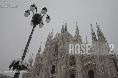 Milan, January 2009. Facade of the Milan Cathedral after a snowfall / Milano, gennaio 2009. Facciata del Duomo di Milano dopo una nevicata - ©Marcello Mencarini/Rosebud2