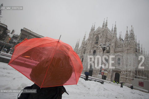Milan, January 2009. Facade of the Milan Cathedral after a snowfall / Milano, gennaio 2009. Facciata del Duomo di Milano dopo una nevicata - ©Marcello Mencarini/Rosebud2