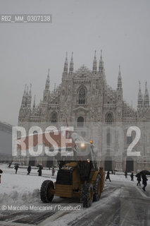 Milan, January 2009. Facade of the Milan Cathedral after a snowfall / Milano, gennaio 2009. Facciata del Duomo di Milano dopo una nevicata - ©Marcello Mencarini/Rosebud2