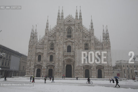 Milan, January 2009. Facade of the Milan Cathedral after a snowfall / Milano, gennaio 2009. Facciata del Duomo di Milano dopo una nevicata - ©Marcello Mencarini/Rosebud2