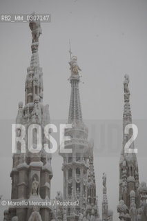 Spiers of the Milan Cathedral after a snowfall (January 2009) / Guglie del Duomo di Milano dopo una nevicata (gennaio 2009) - ©Marcello Mencarini/Rosebud2