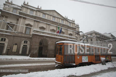 Milan, January 2009. La Scala Theater after a snowfall / Milano, gennaio 2009. Il Teatro alla Scala dopo una nevicata - ©Marcello Mencarini/Rosebud2