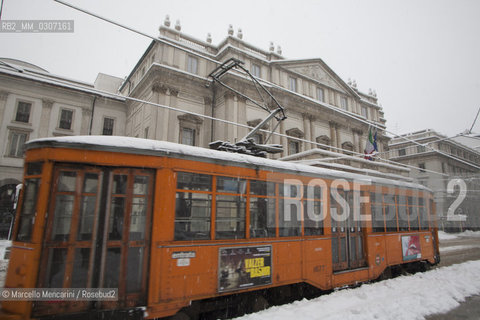 Milan, January 2009. La Scala Theater after a snowfall / Milano, gennaio 2009. Il Teatro alla Scala dopo una nevicata - ©Marcello Mencarini/Rosebud2
