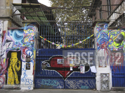 Milan, October 2008. Entrance to Community Center Pergola, on via Angelo della Pergola / Milano, ottobre 2008. Ingresso del Centro sociale Pergola in via Angelo della Pergola - ©Marcello Mencarini/Rosebud2