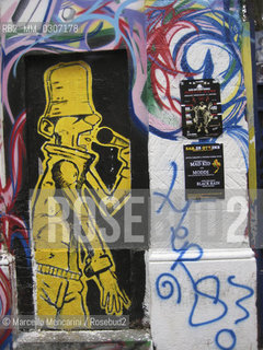 Milan, October 2008. Graffiti on the outer wall of the Community Center Pergola, on via Angelo della Pergola / Milano, ottobre 2008. Graffiti sul muro esterno del Centro sociale Pergola in via Angelo della Pergola - ©Marcello Mencarini/Rosebud2