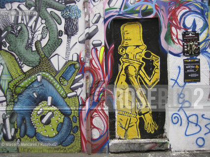 Milan, October 2008. Graffiti on the outer wall of the Community Center Pergola, on via Angelo della Pergola / Milano, ottobre 2008. Graffiti sul muro esterno del Centro sociale Pergola in via Angelo della Pergola - ©Marcello Mencarini/Rosebud2