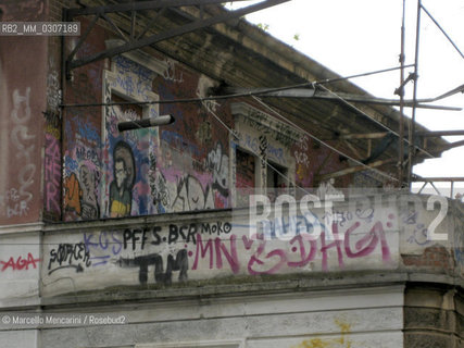 Pergola social center in Angelo della Pergola street. Isola district, Milan, September 2008 / Centro sociale Pergola in via Angelo della Pergola 5. Quartiere Isola, Milano, settembre 2008 - ©Marcello Mencarini/Rosebud2