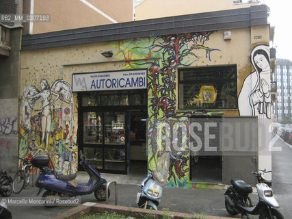 Milan, September 2008. Graffiti on the corner between Piazzale Archinto and via Angelo della Pergola in the Isola district / Milano, settembre 2008. Graffiti sullangolo tra piazzale Archinto e via Angelo della Pergola nel quartiere Isola - ©Marcello Mencarini/Rosebud2