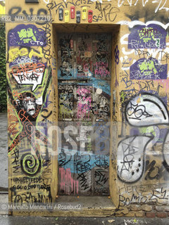 Milan, November 2012. Graffiti on the outer walls of the Frida Café in via Pollaiuolo / Milano, novembre 2012. Graffiti sui muri esterni del Frida Café in via Pollaiuolo - ©Marcello Mencarini/Rosebud2