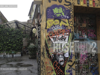 Milan, November 2012. Graffiti on the  in via Pollaiuolo / Milano, novembre 2012. Graffiti in via Pollaiuolo - ©Marcello Mencarini/Rosebud2