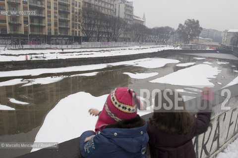 Milan, January 2006. Naviglio Grande canal after a snowfall / Milano, gennaio 2006. Il Naviglio grande dopo una nevicata - ©Marcello Mencarini/Rosebud2
